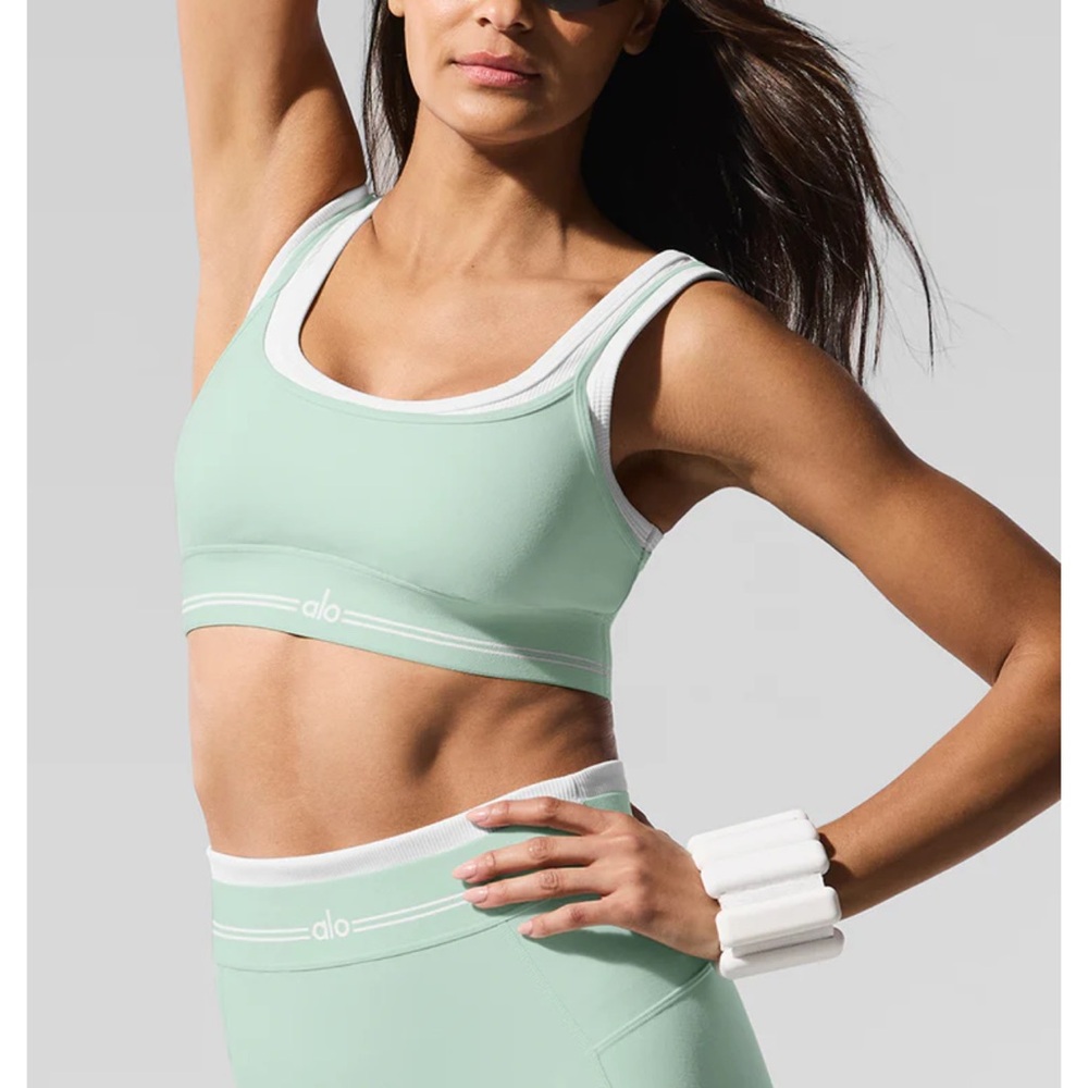 ALO Yoga Women's Light Green Sports Bra